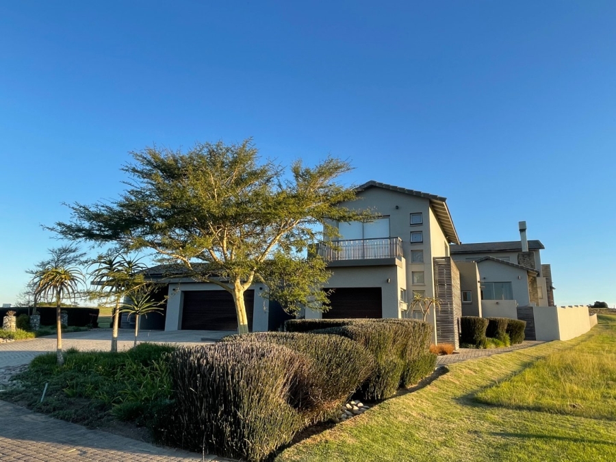 5 Bedroom Property for Sale in Oubaai Western Cape